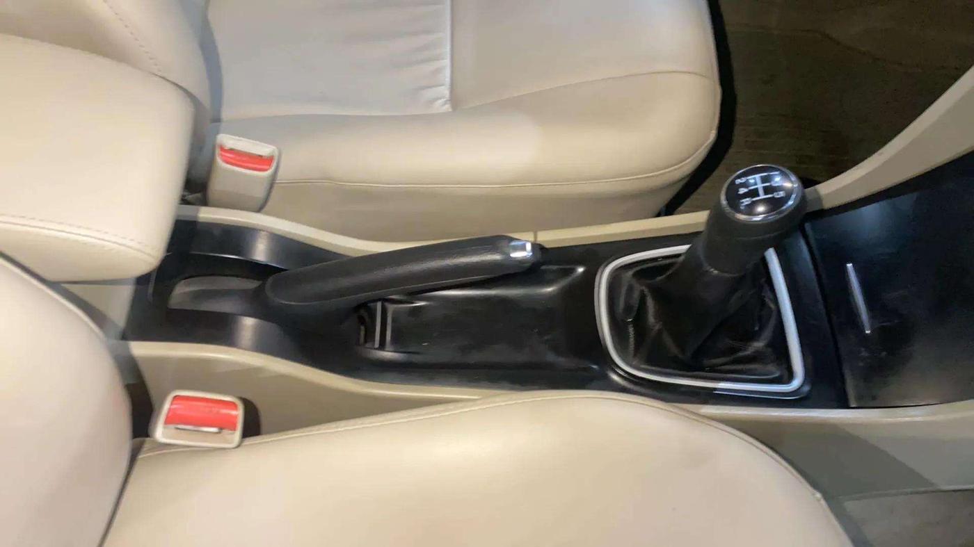 2017 Maruti Ciaz VXI+, Petrol, Manual, 60,197 km, Gear Lever