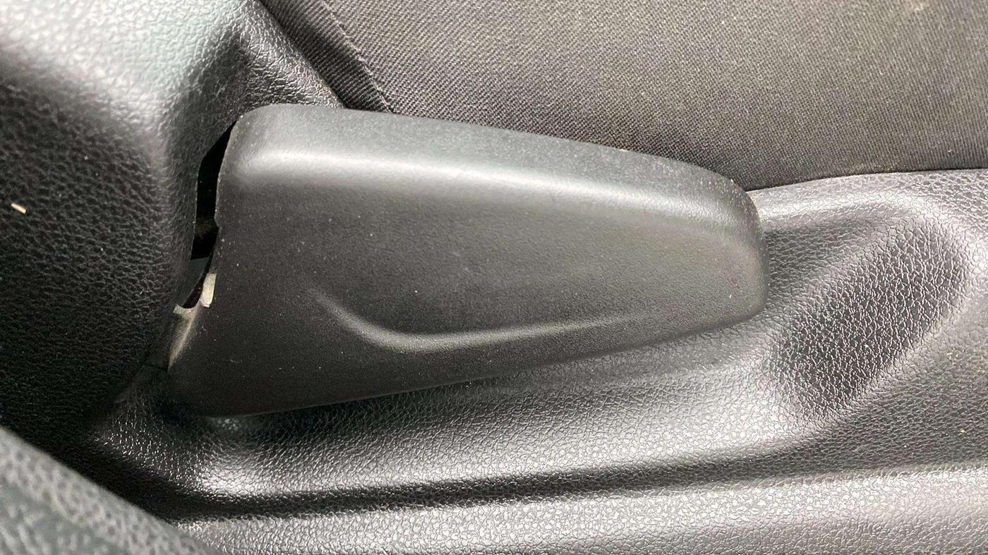 2020 Renault Kwid RXT 1.0 AMT (O), Petrol, Automatic, 33,591 km, Driver Side Adjustment Panel