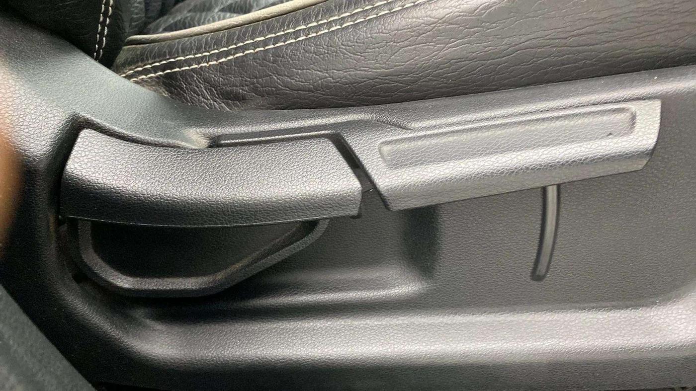 2022 Hyundai VENUE S(O) 1.2, Petrol, Manual, 27,415 km, Driver Side Adjustment Panel