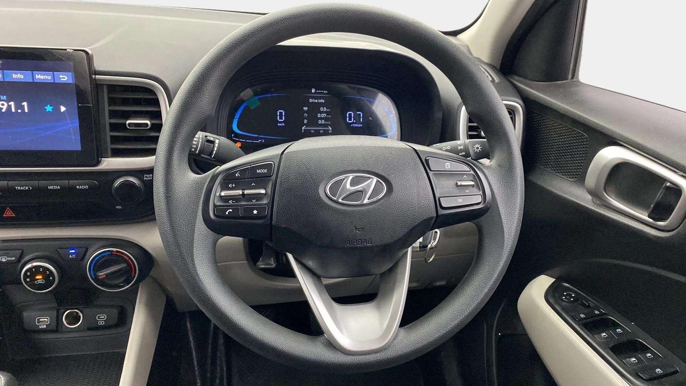 2022 Hyundai VENUE S(O) 1.2, Petrol, Manual, 27,415 km, Steering Wheel Close Up