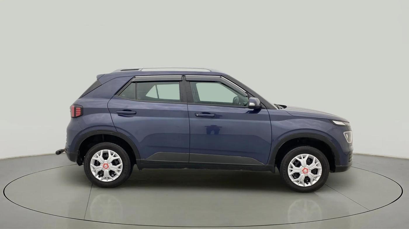 2022 Hyundai VENUE S(O) 1.2, Petrol, Manual, 27,415 km, Right Side View