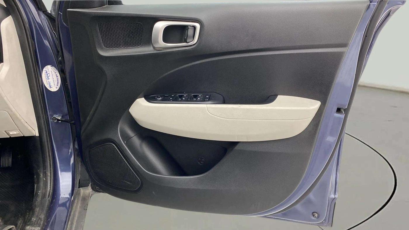 2022 Hyundai VENUE S(O) 1.2, Petrol, Manual, 27,415 km, Driver Side Door Panels Control
