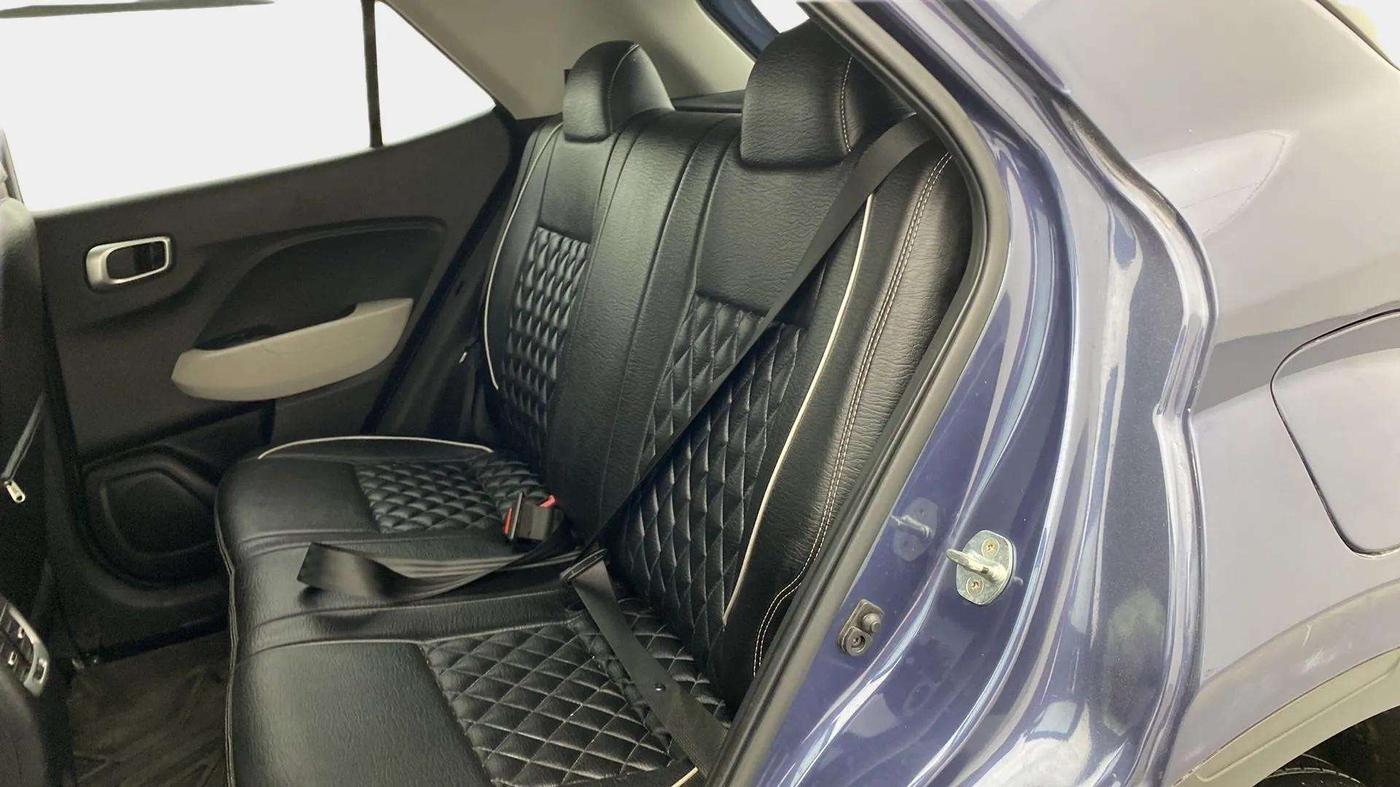 2022 Hyundai VENUE S(O) 1.2, Petrol, Manual, 27,415 km, Right Side Rear Door Cabin