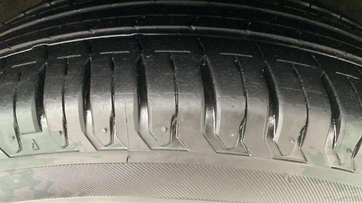 2023 Maruti Ertiga ZXI+ SHVS, Petrol, Manual, 14,717 km, Right Front Tyre Tread