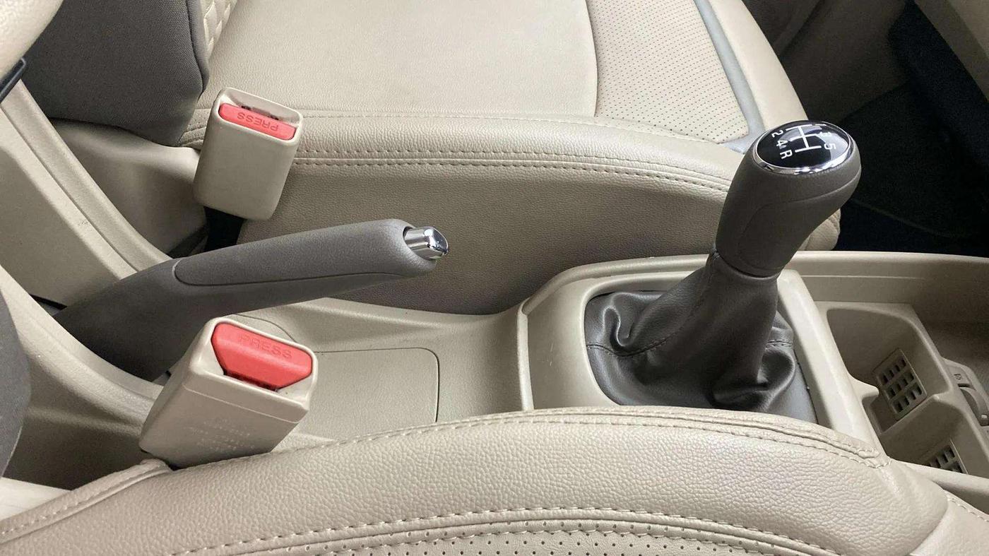 2023 Maruti Ertiga ZXI+ SHVS, Petrol, Manual, 14,717 km, Gear Lever