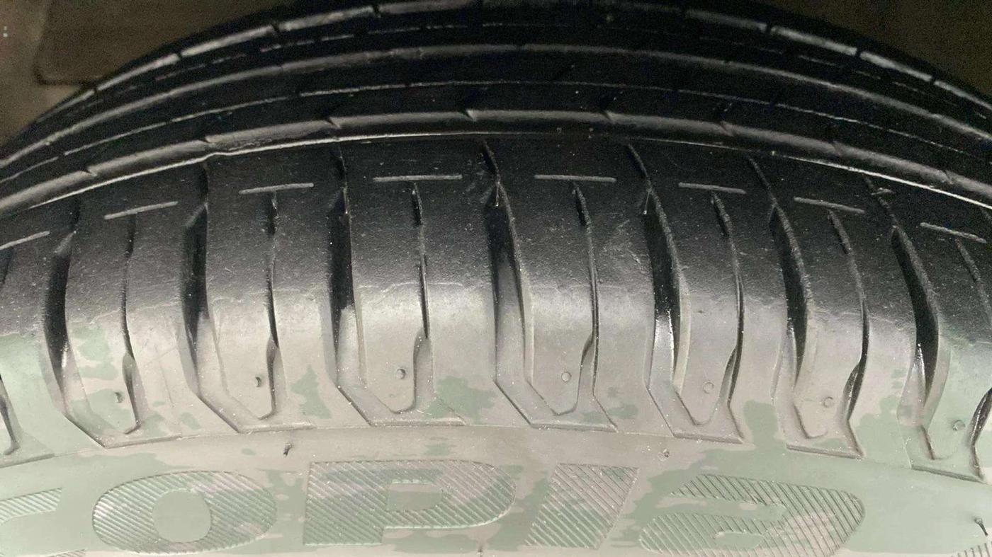 2023 Maruti Ertiga ZXI+ SHVS, Petrol, Manual, 14,717 km, Left Front Tyre Tread