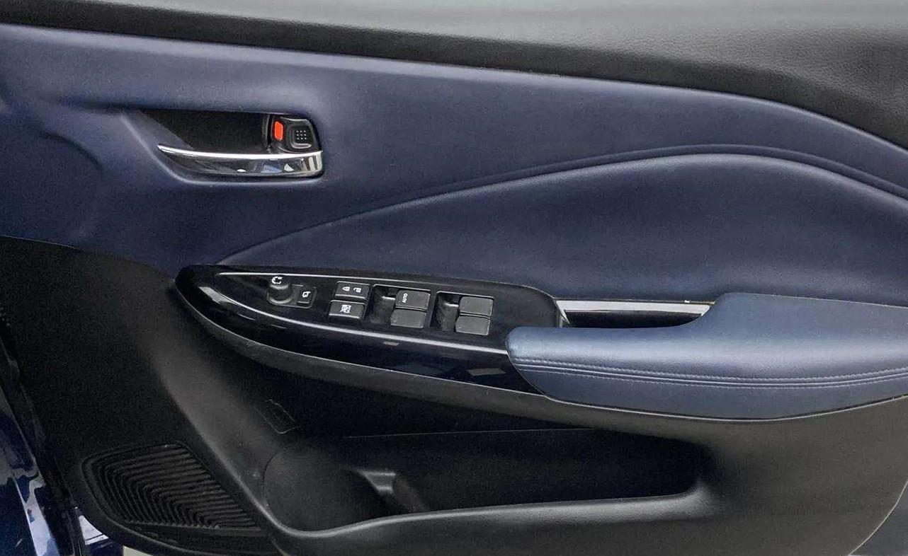 2023 Maruti Baleno  ZETA CNG 1.2L, CNG, Manual, 17,480 km, Driver Side Door Panels Control