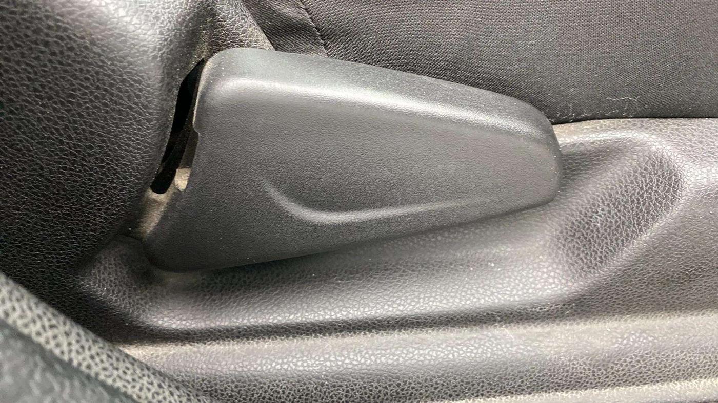 2017 Renault Kwid CLIMBER 1.0, Petrol, Manual, 71,083 km, Driver Side Adjustment Panel