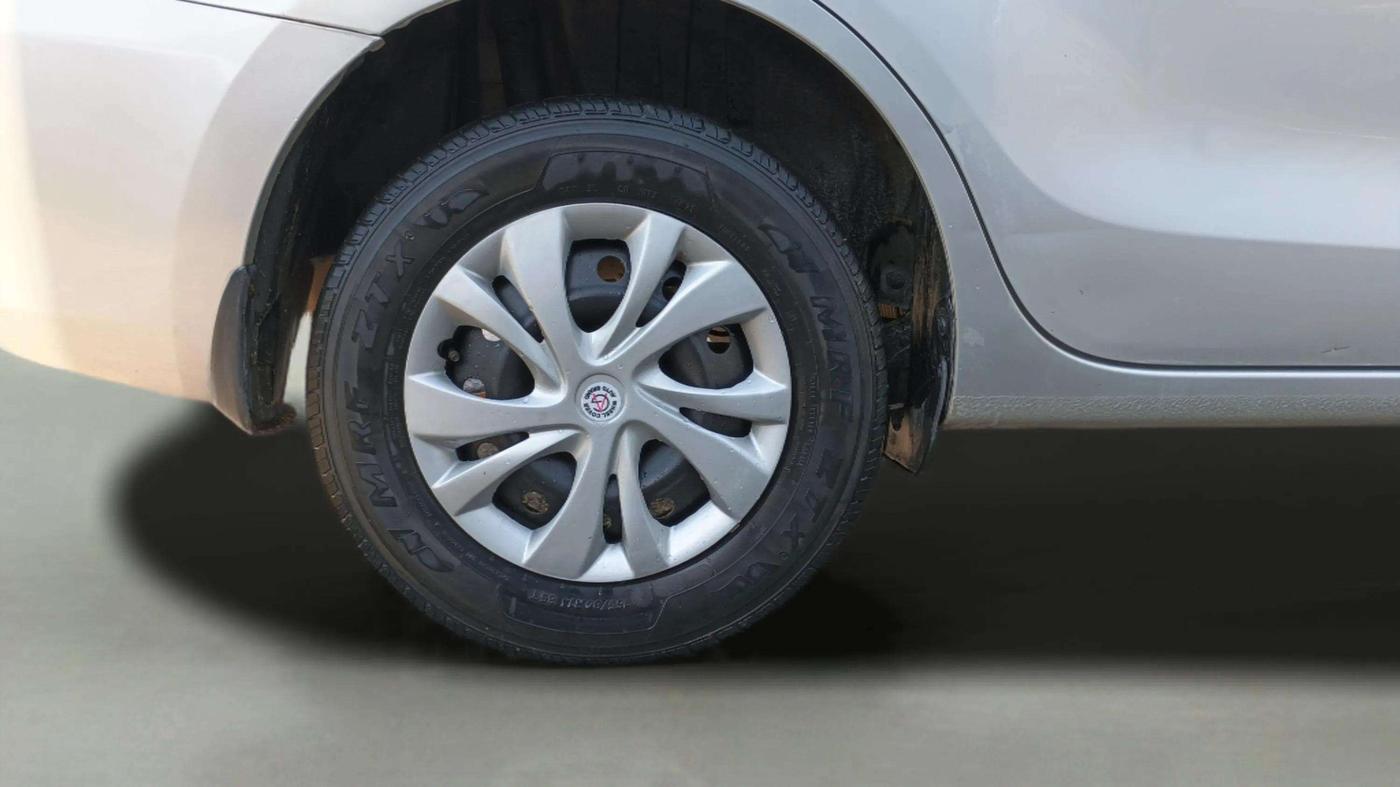 2017 Maruti Dzire VDI, Diesel, Manual, 1,02,066 km, Right Rear Wheel