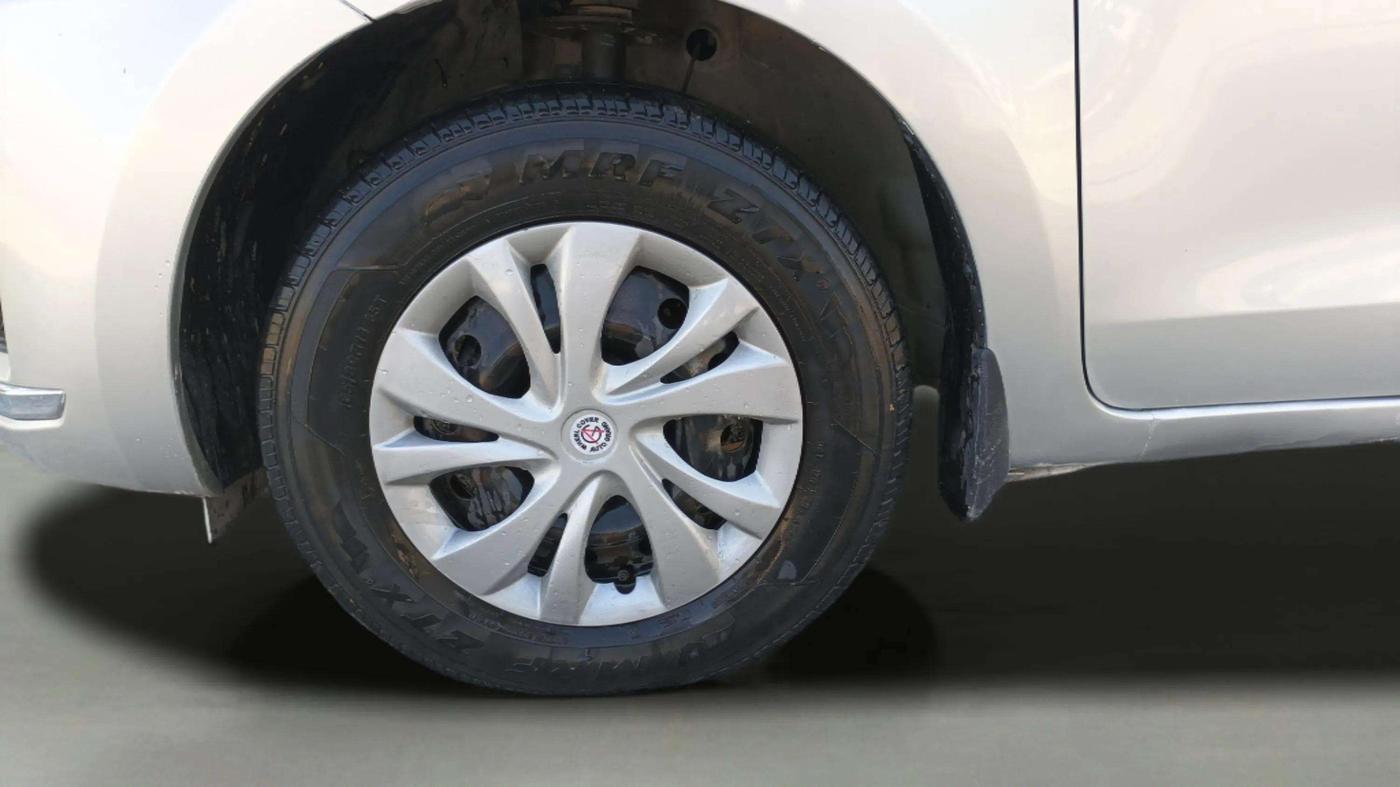 2017 Maruti Dzire VDI, Diesel, Manual, 1,02,066 km, Left Front Wheel