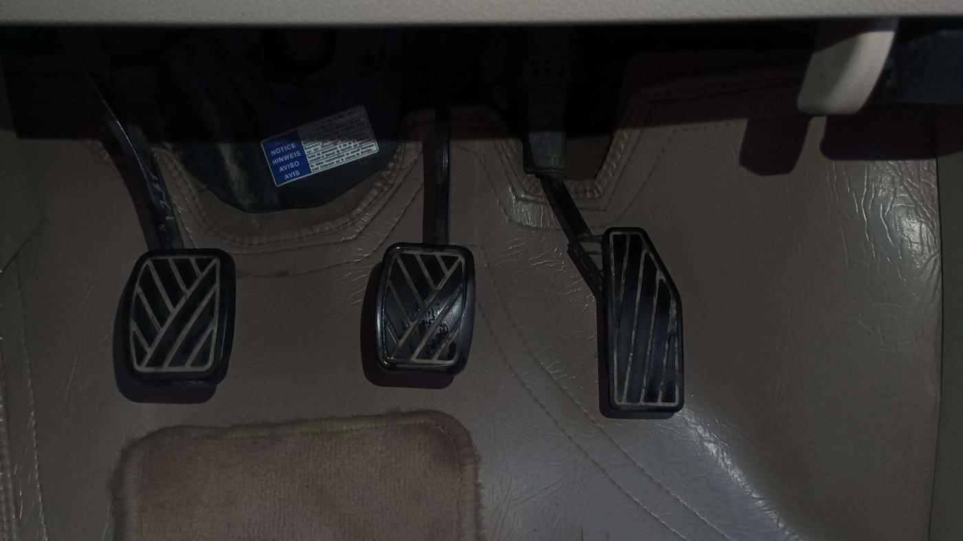 2017 Maruti Dzire VDI, Diesel, Manual, 1,02,066 km, Pedals