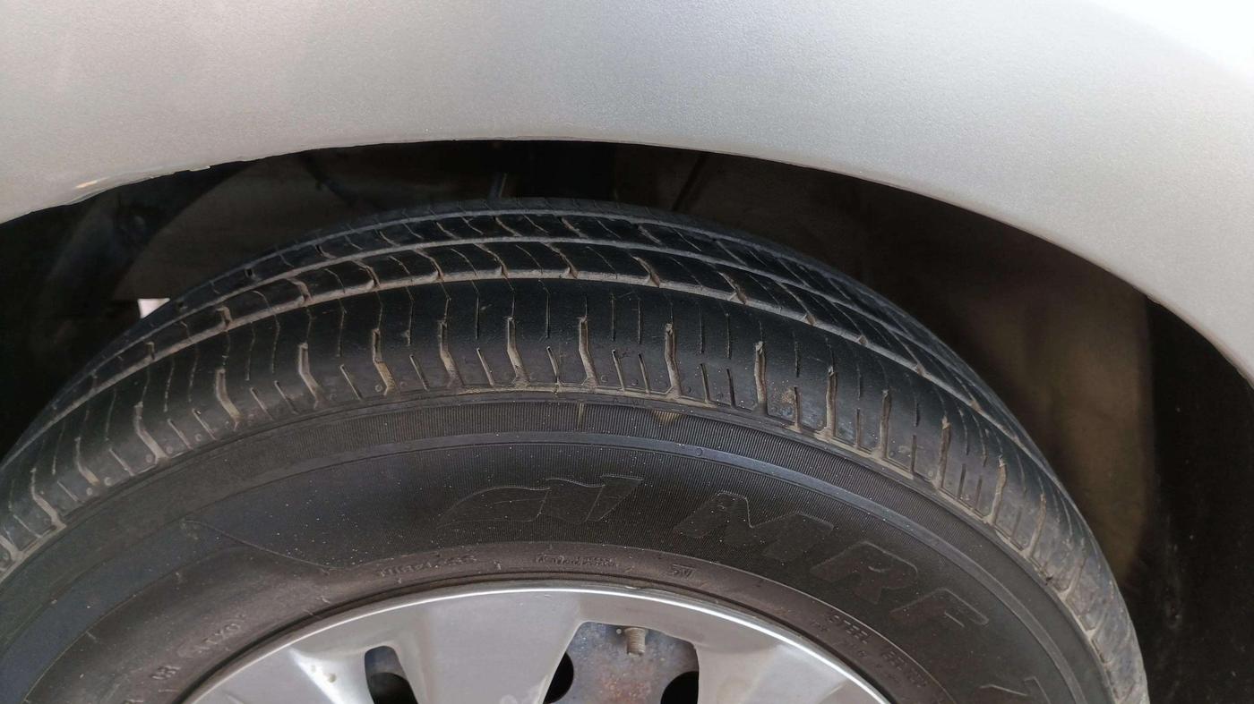 2017 Maruti Dzire VDI, Diesel, Manual, 1,02,066 km, Left Front Tyre Tread