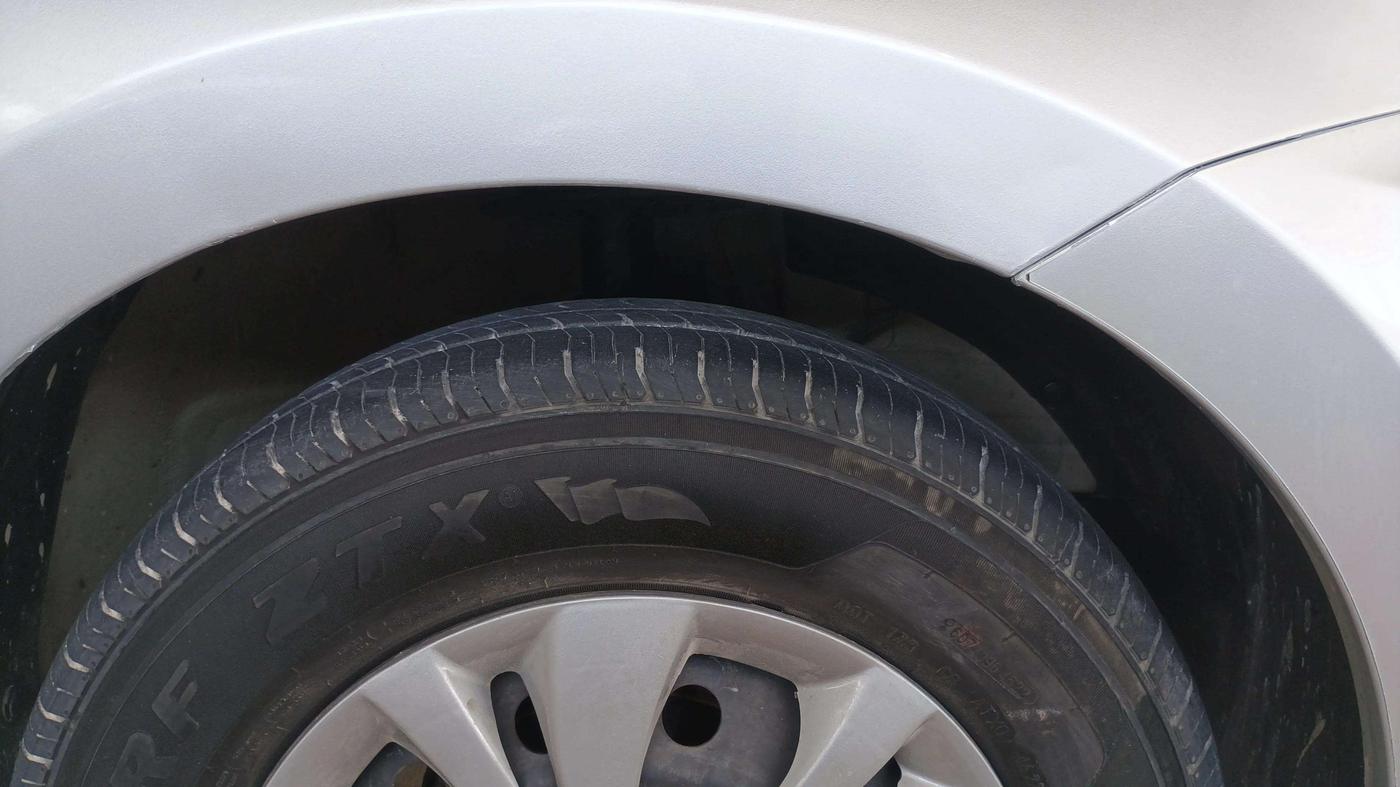 2017 Maruti Dzire VDI, Diesel, Manual, 1,02,066 km, Right Front Tyre Tread
