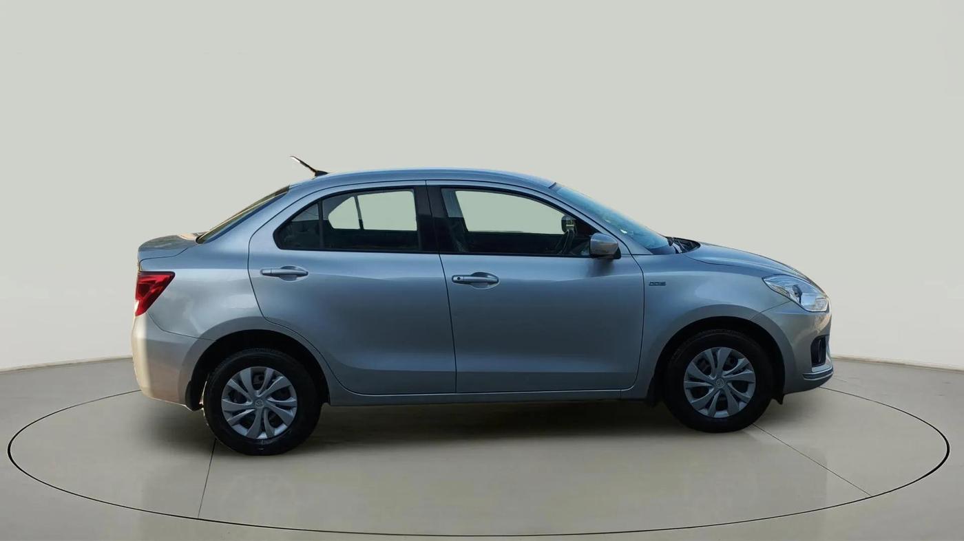 2017 Maruti Dzire VDI, Diesel, Manual, 1,02,066 km, Right Side