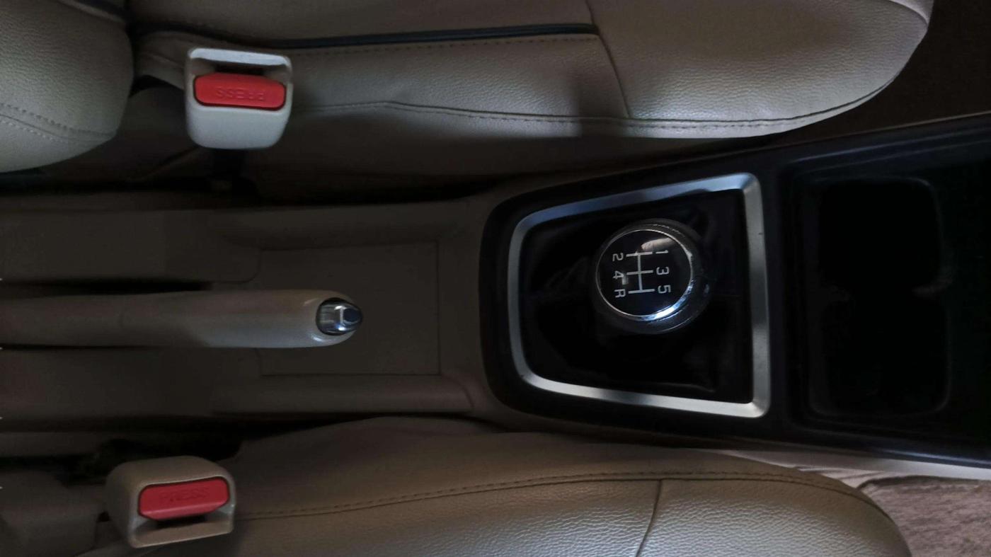 2017 Maruti Dzire VDI, Diesel, Manual, 1,02,066 km, Gear Lever