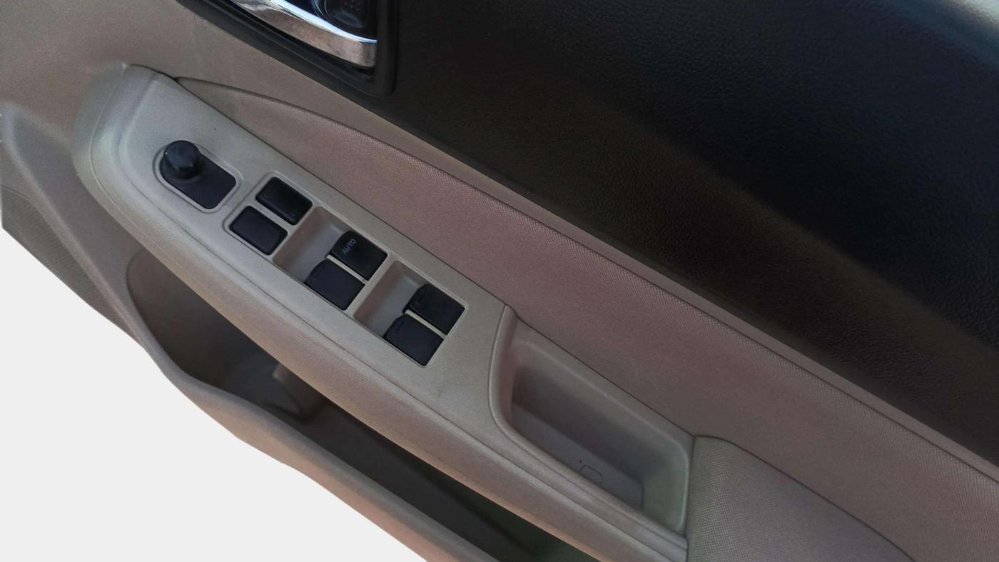 2017 Maruti Dzire VDI, Diesel, Manual, 1,02,066 km, Driver Side Door Panels Control
