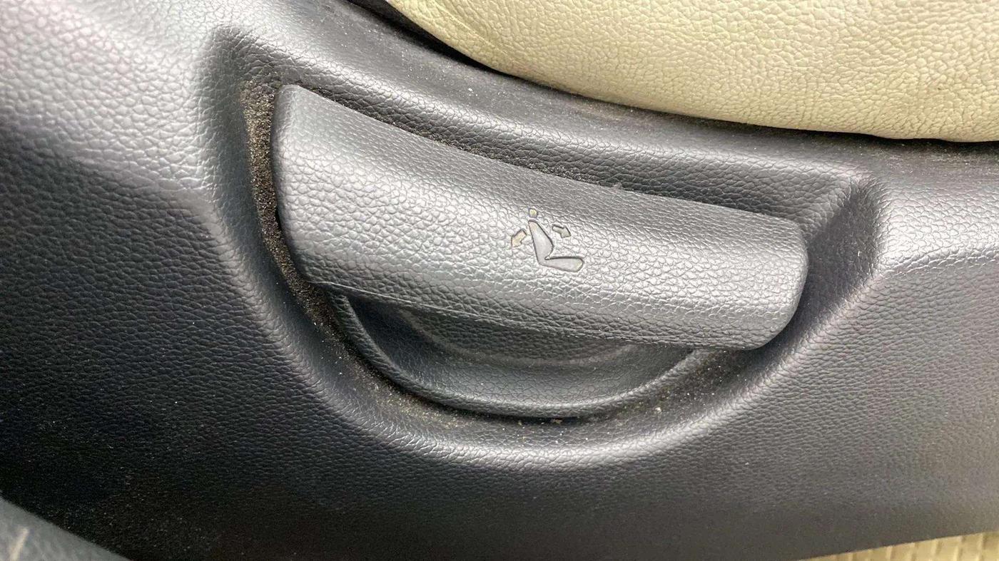 2014 Hyundai Xcent BASE 1.2, Petrol, Manual, 88,199 km, Driver Side Adjustment Panel