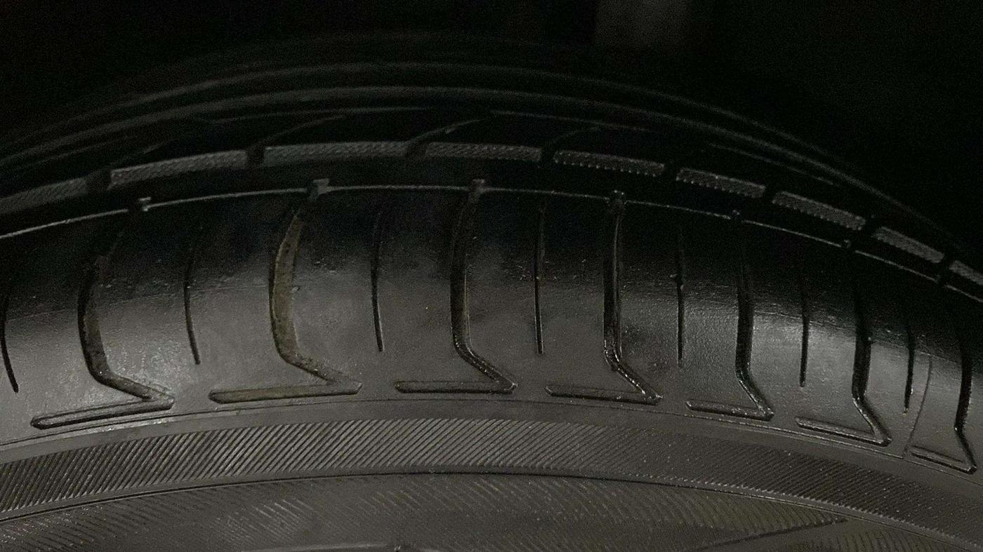 2017 Maruti Vitara Brezza VDI, Diesel, Manual, 78,753 km, Left Rear Tyre Tread