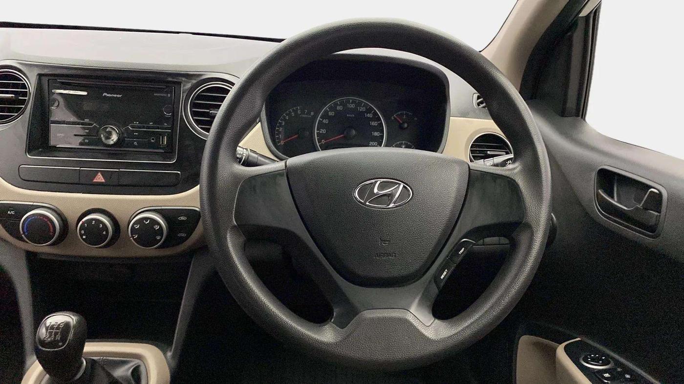 2017 Hyundai Grand i10 MAGNA 1.2 KAPPA VTVT, CNG, Manual, 89,623 km, Steering Wheel Close Up