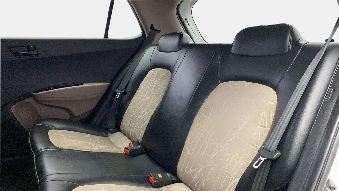 2017 Hyundai Grand i10 MAGNA 1.2 KAPPA VTVT, CNG, Manual, 89,623 km, Right Side Rear Door Cabin