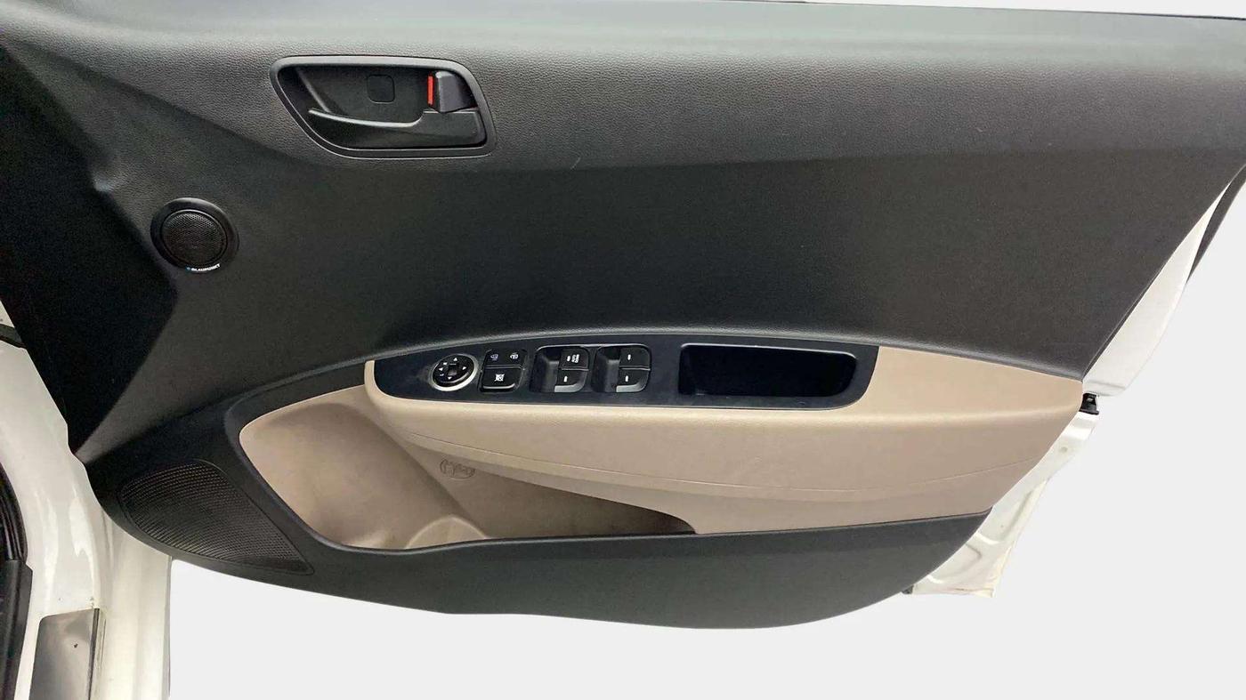2017 Hyundai Grand i10 MAGNA 1.2 KAPPA VTVT, CNG, Manual, 89,623 km, Driver Side Door Panels Control