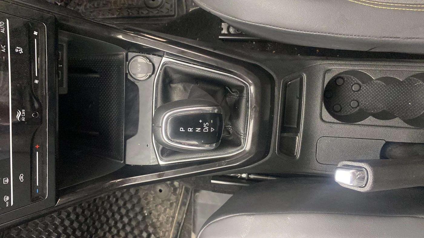 2024 Skoda KUSHAQ STYLE 1.5L TSI DSG, Petrol, Automatic, 5,267 km, Gear Lever