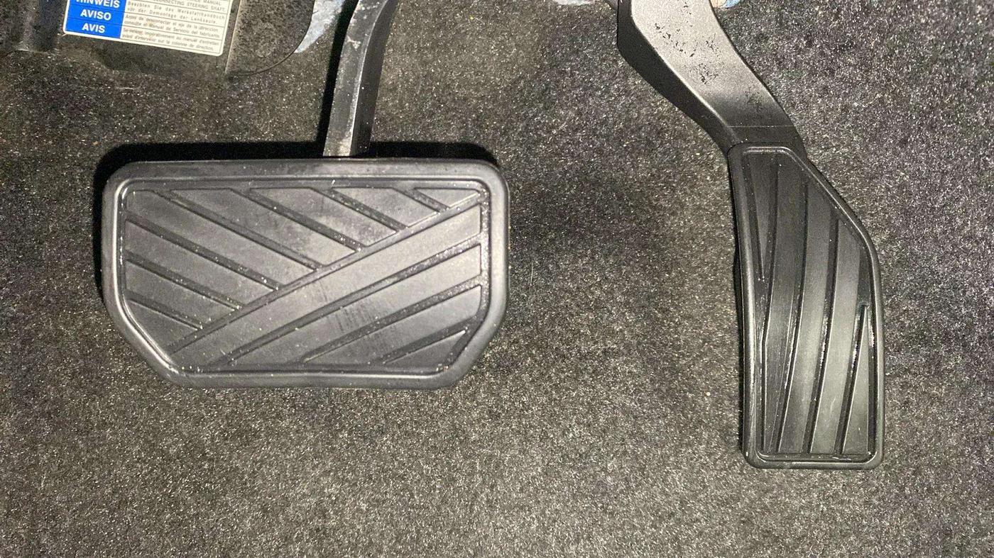 2020 Maruti Vitara Brezza ZXI PLUS AT DUAL TONE SHVS, Petrol, Automatic, 43,240 km, Pedals