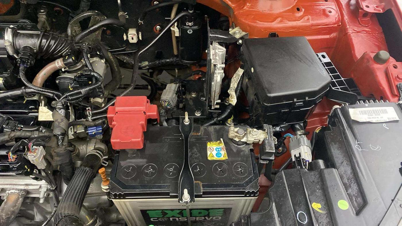 2020 Maruti Vitara Brezza ZXI PLUS AT DUAL TONE SHVS, Petrol, Automatic, 43,240 km, Engine View - Left