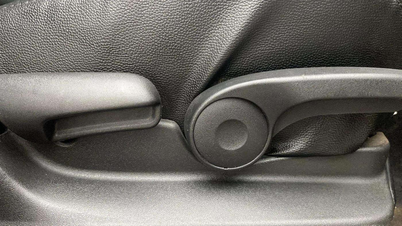 2020 Maruti Vitara Brezza ZXI PLUS AT DUAL TONE SHVS, Petrol, Automatic, 43,240 km, Driver Side Adjustment Panel