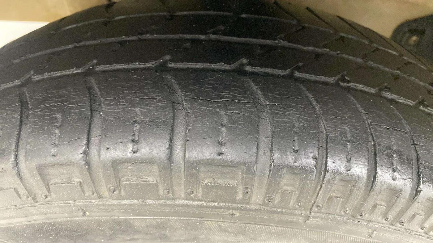 2017 Maruti Eeco 5 STR WITH A/C+HTR, Petrol, Manual, 74,196 km, Left Front Tyre Tread