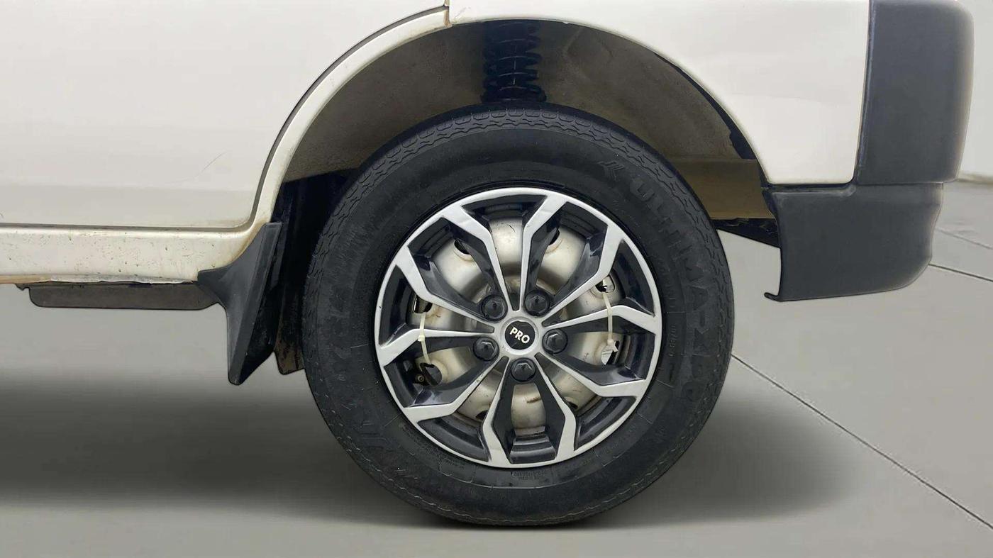 2017 Maruti Eeco 5 STR WITH A/C+HTR, Petrol, Manual, 74,196 km, Right Front Wheel