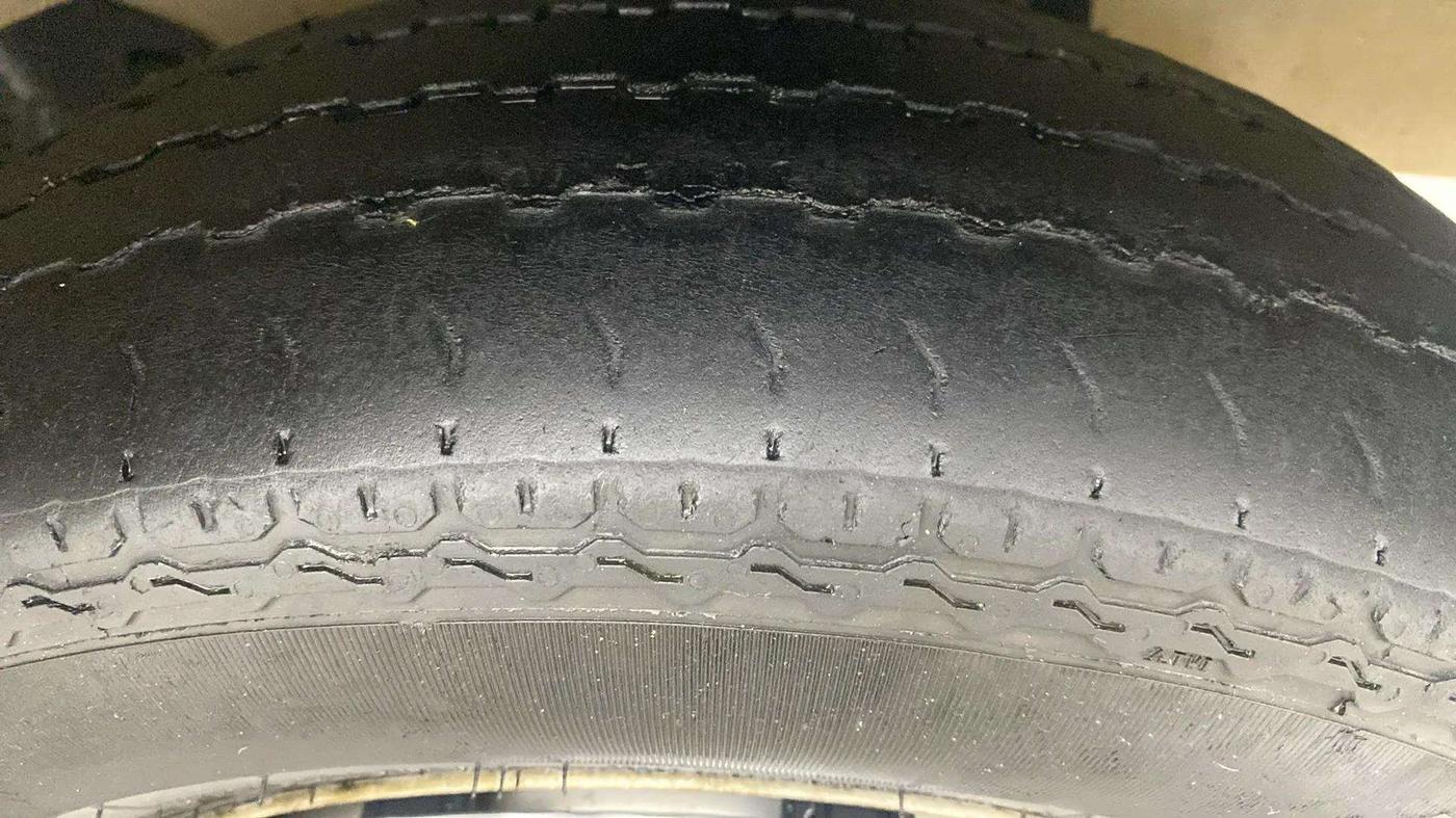 2017 Maruti Eeco 5 STR WITH A/C+HTR, Petrol, Manual, 74,196 km, Right Front Tyre Tread