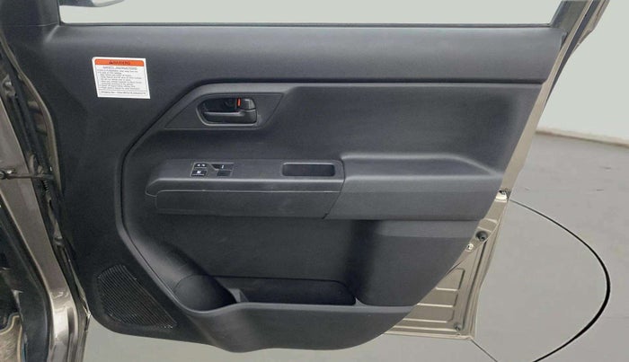 2020 Maruti New Wagon-R LXI CNG 1.0, CNG, Manual, 36,624 km, Driver Side Door Panels Control
