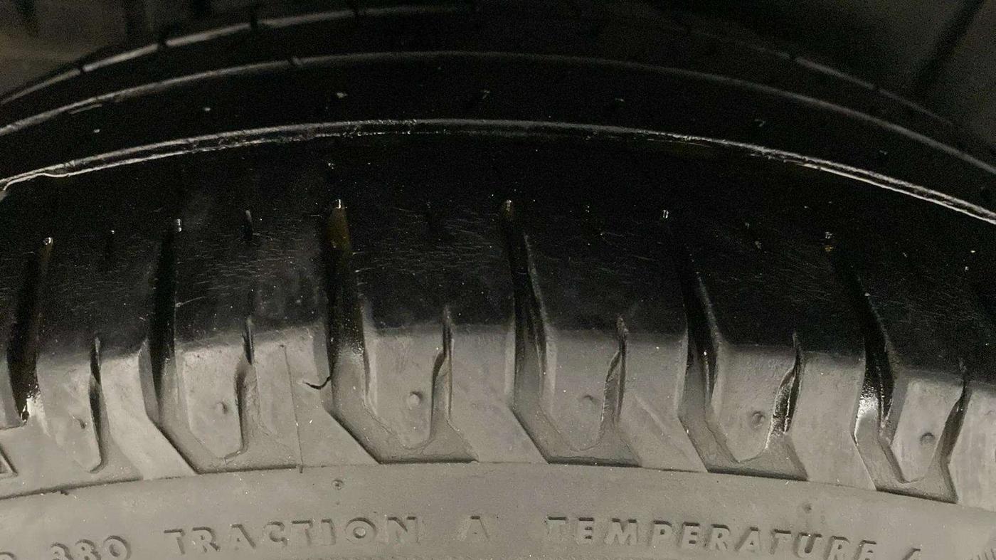2020 Maruti XL6 ZETA MT, Petrol, Manual, 31,572 km, Left Front Tyre Tread