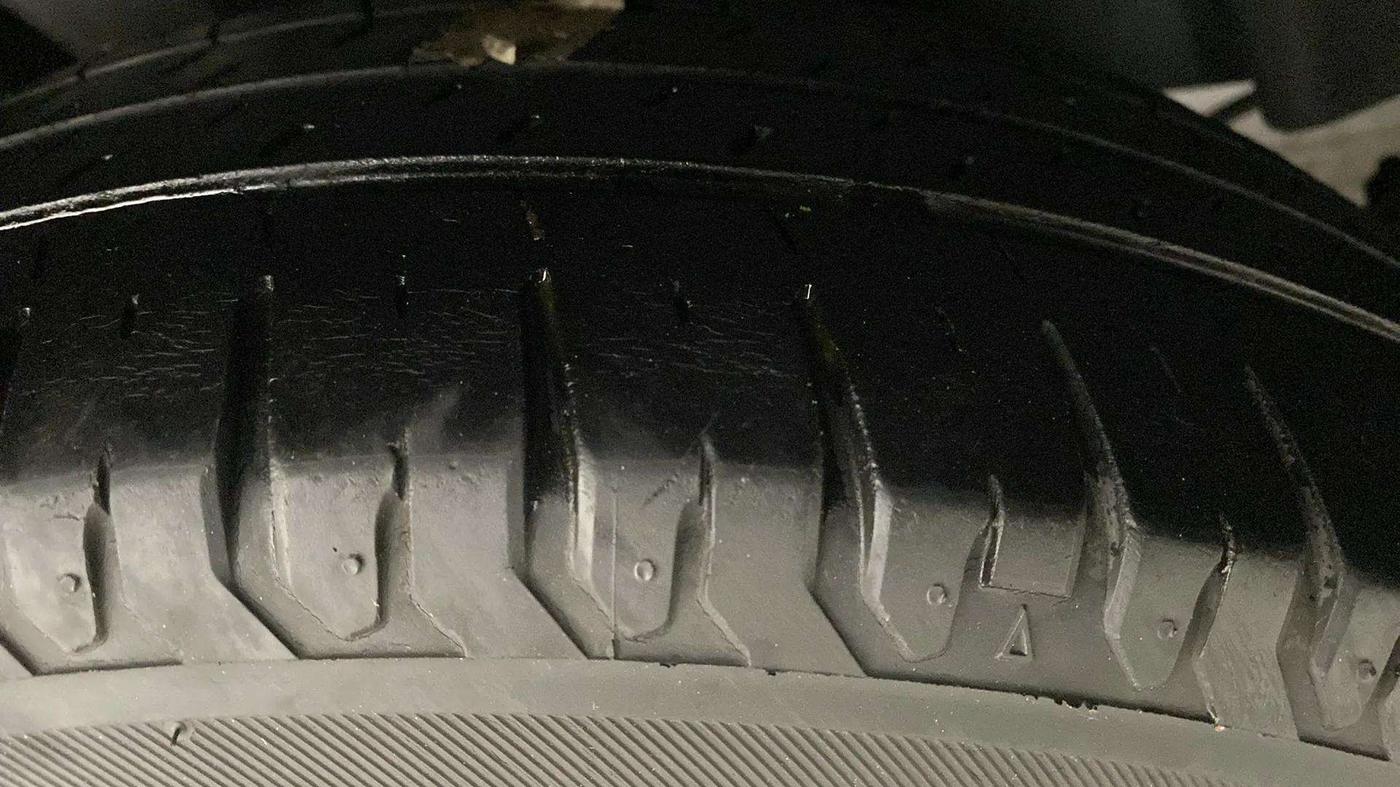 2020 Maruti XL6 ZETA MT, Petrol, Manual, 31,572 km, Left Rear Tyre Tread