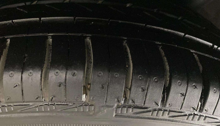 2014 Hyundai Xcent S (O) 1.2, Petrol, Manual, 29,706 km, Right Rear Tyre Tread
