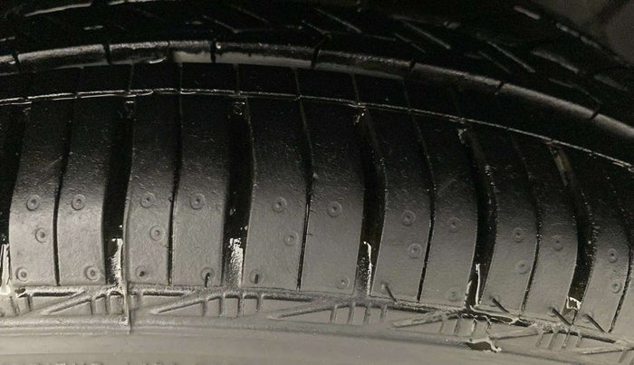 2014 Hyundai Xcent S (O) 1.2, Petrol, Manual, 29,706 km, Left Front Tyre Tread