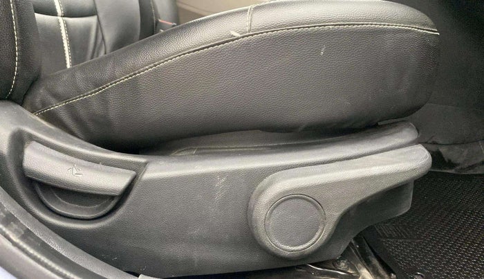 2014 Hyundai Xcent S (O) 1.2, Petrol, Manual, 29,706 km, Driver Side Adjustment Panel