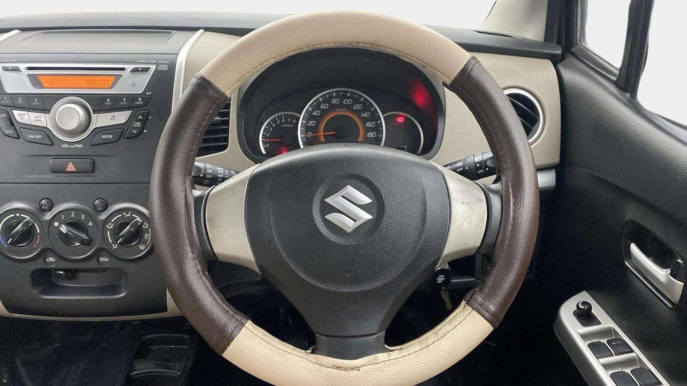 2015 Maruti Wagon R 1.0 VXI, Petrol, Manual, 62,430 km, Steering Wheel Close Up
