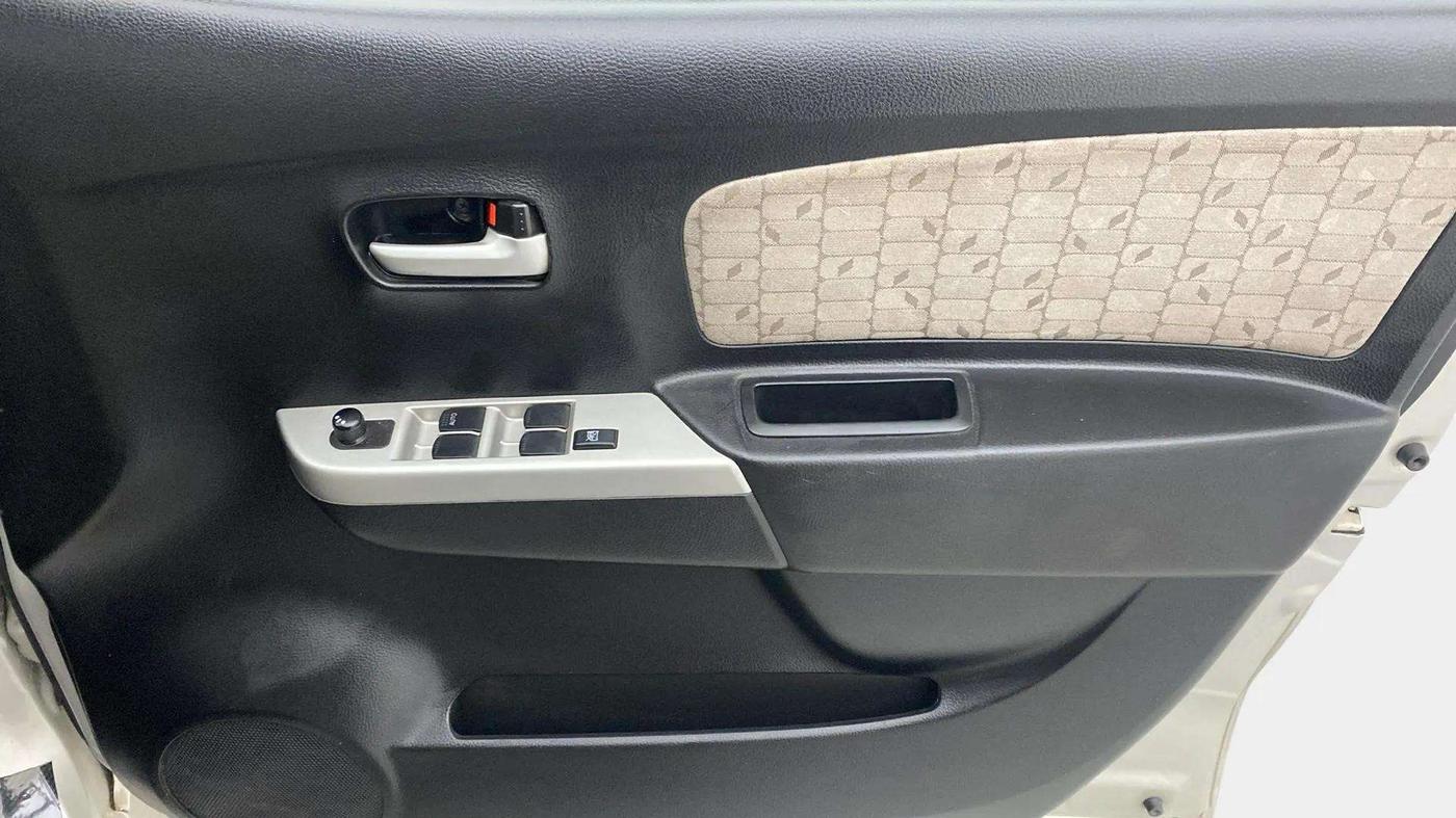 2015 Maruti Wagon R 1.0 VXI, Petrol, Manual, 62,430 km, Driver Side Door Panels Control