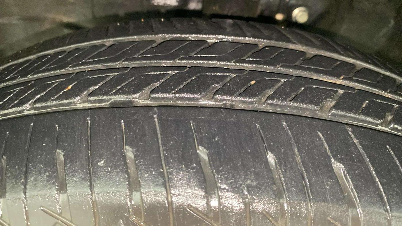2015 Maruti Wagon R 1.0 VXI, Petrol, Manual, 62,430 km, Left Front Tyre Tread