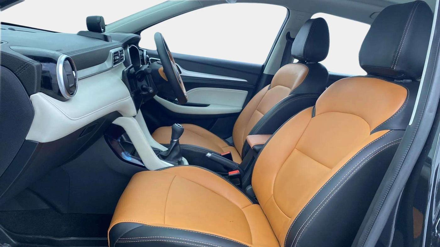 2023 MG ASTOR SHARP 1.5 MT, Petrol, Manual, 18,348 km, Right Side Front Door Cabin
