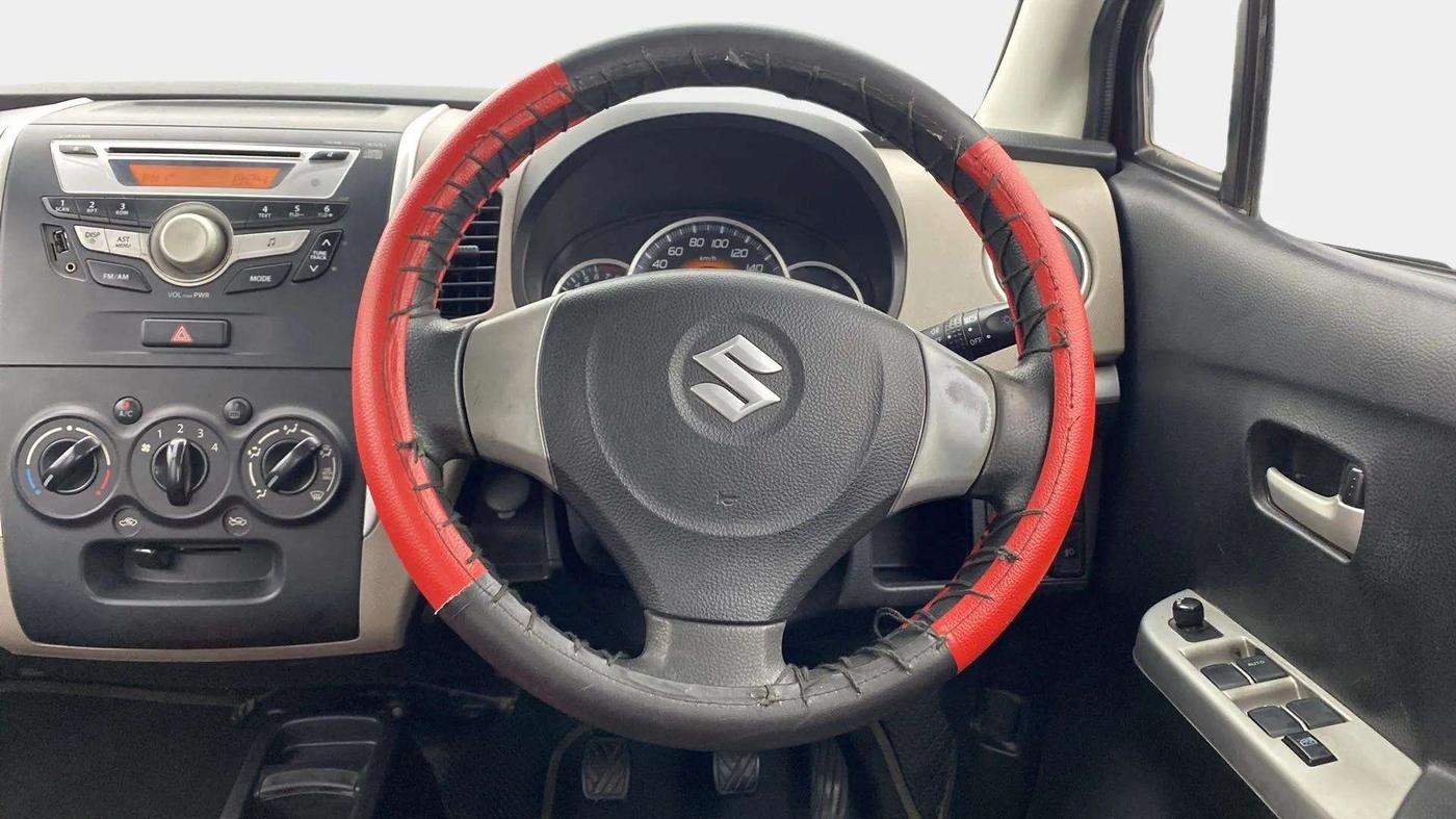 2013 Maruti Wagon R 1.0 VXI, Petrol, Manual, 79,327 km, Steering Wheel Close Up