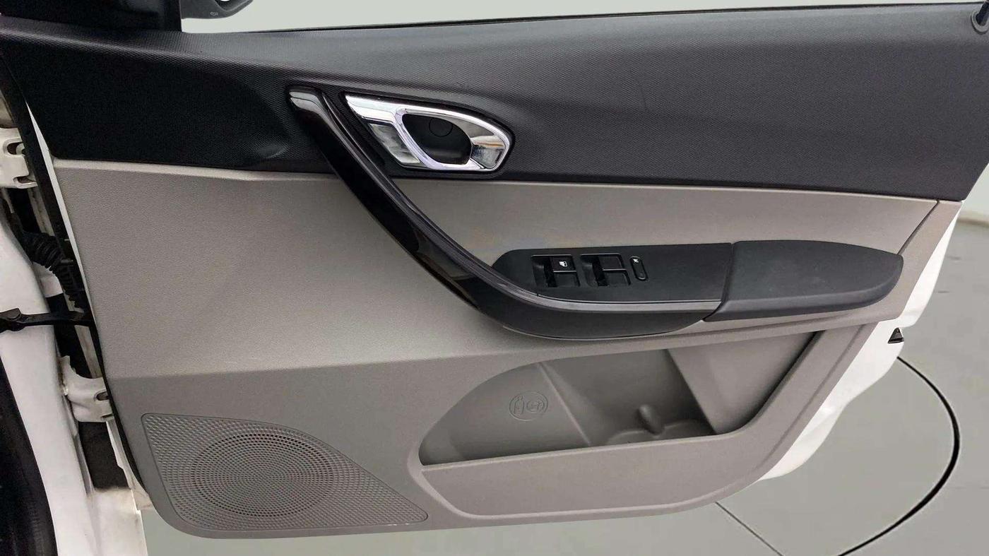2019 Tata Tiago XZ PETROL, Petrol, Manual, 69,850 km, Driver Side Door Panels Control