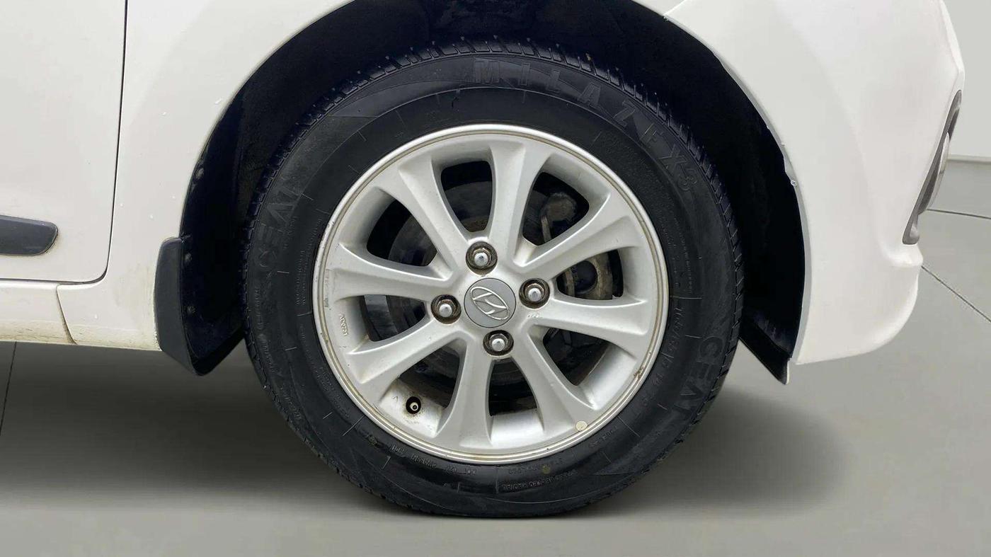 2014 Hyundai Grand i10 ASTA AT 1.2 KAPPA VTVT, Petrol, Automatic, 53,073 km, Right Front Wheel
