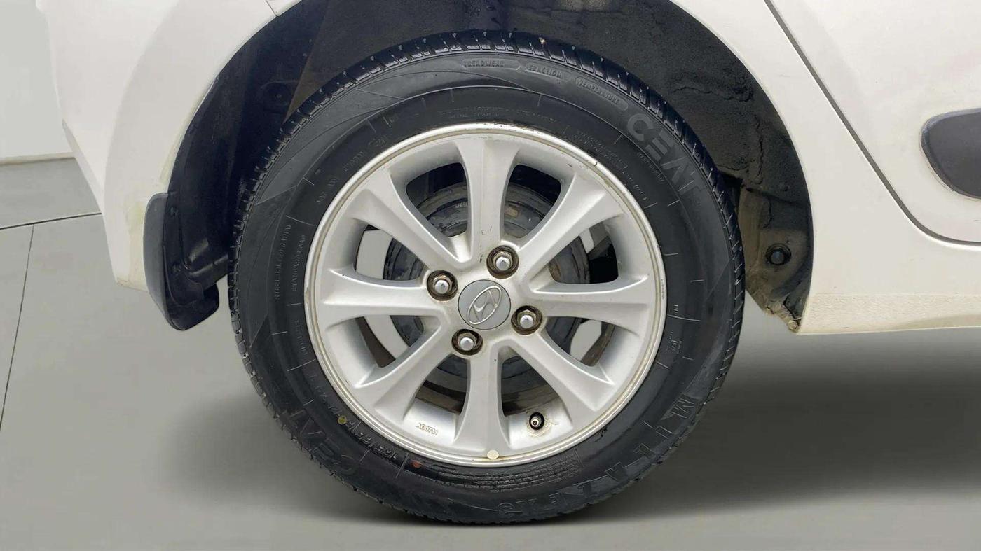 2014 Hyundai Grand i10 ASTA AT 1.2 KAPPA VTVT, Petrol, Automatic, 53,073 km, Right Rear Wheel