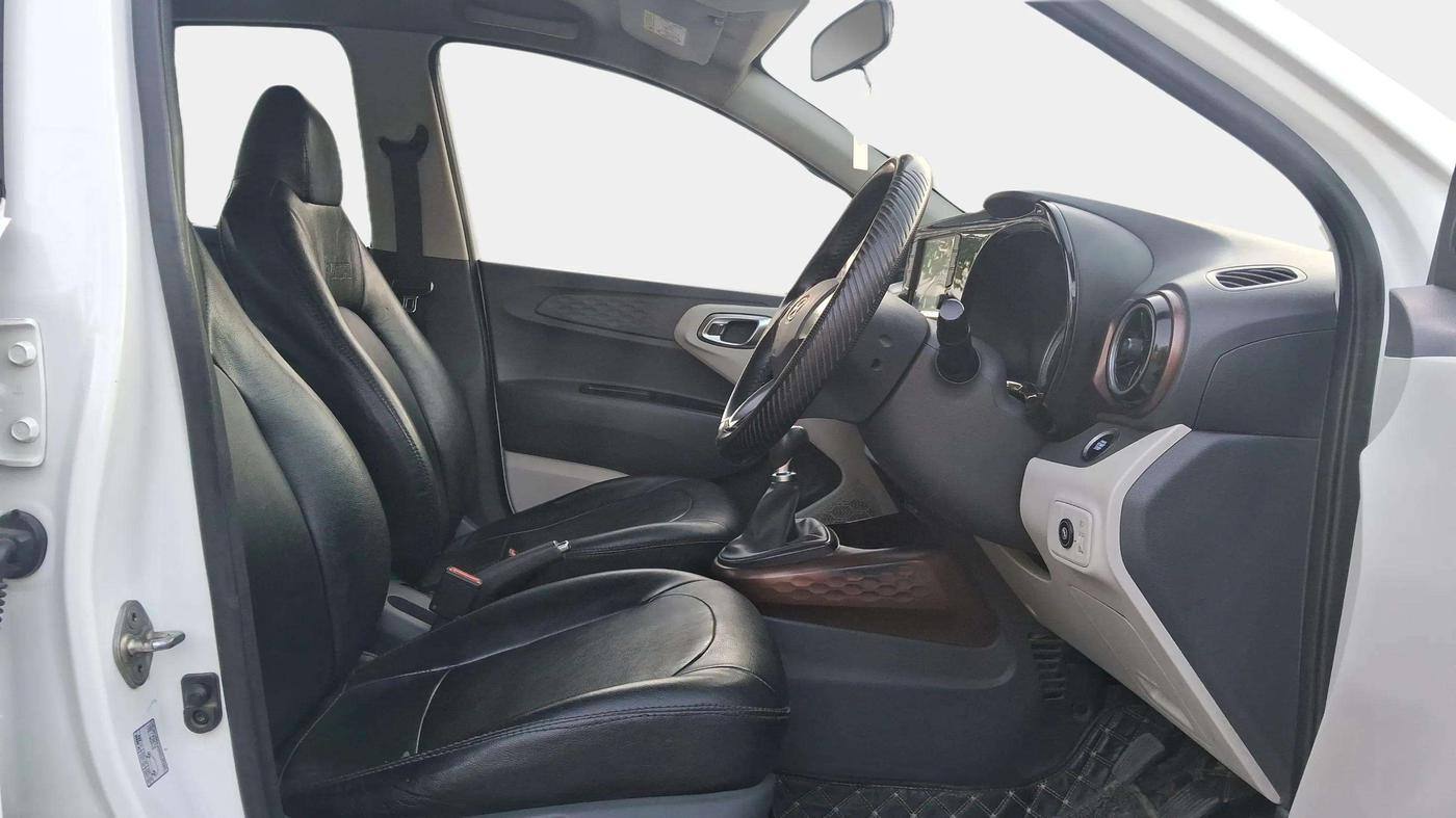 2020 Hyundai AURA SX 1.2, CNG, Manual, 86,199 km, Right Side Front Door Cabin