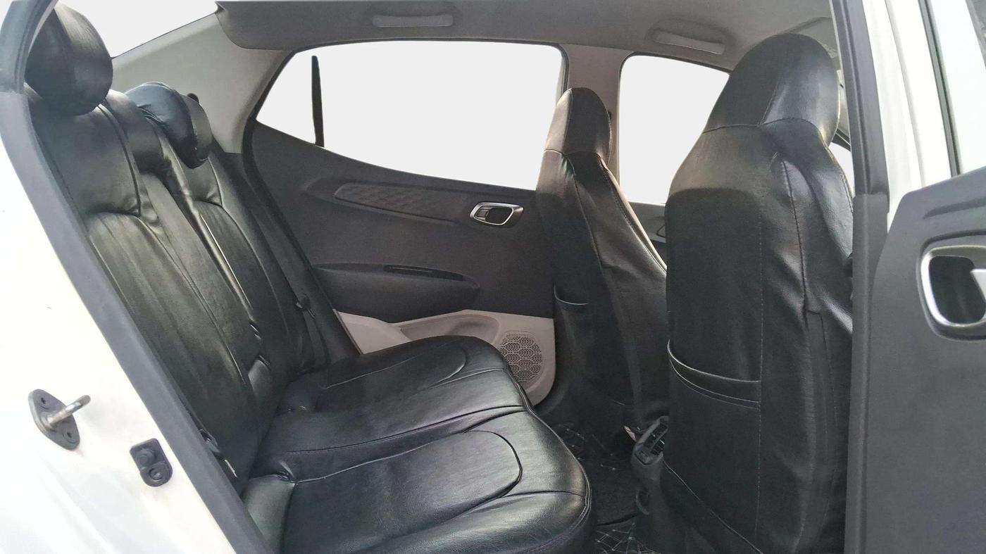 2020 Hyundai AURA SX 1.2, CNG, Manual, 86,199 km, Right Side Rear Door Cabin