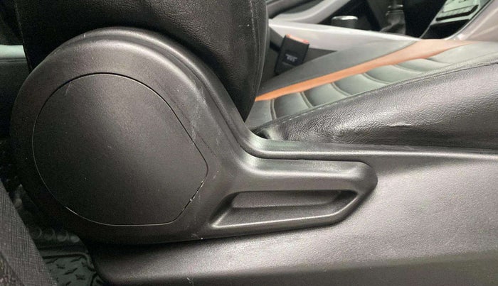 2020 Tata NEXON XM PETROL, Petrol, Manual, 69,802 km, Driver Side Adjustment Panel