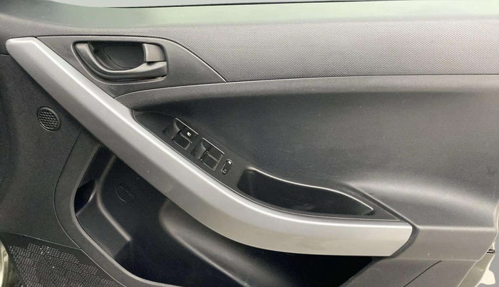 2020 Tata NEXON XM PETROL, Petrol, Manual, 69,802 km, Driver Side Door Panels Control